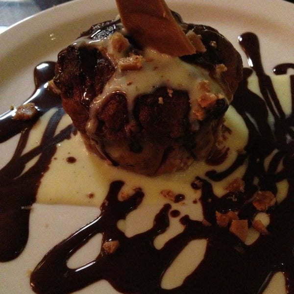 Get the chocolate bread pudding for appetizer.