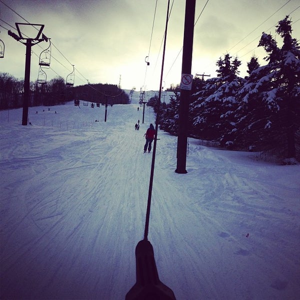 รูปภาพถ่ายที่ Centre de Ski Stoneham โดย Mikaël L. เมื่อ 2/16/2013