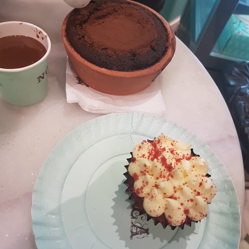 a very nice volcano and red valvet cupcakes and hot choclates. a place to relief stress and enjoy a delicious bites <3