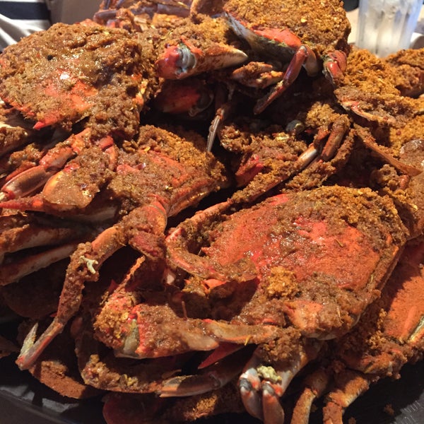 5/10/2015 tarihinde Jessica G.ziyaretçi tarafından Crackpot Seafood Restaurant'de çekilen fotoğraf
