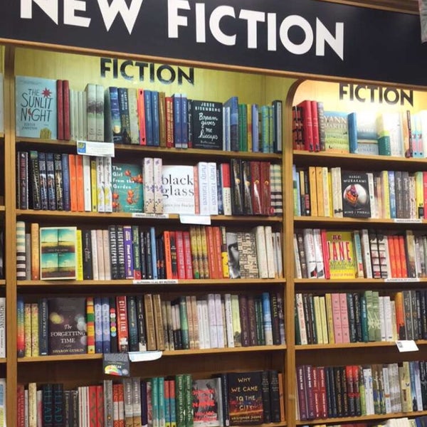 Foto diambil di Bookshop Santa Cruz oleh Jessica G. pada 4/16/2016