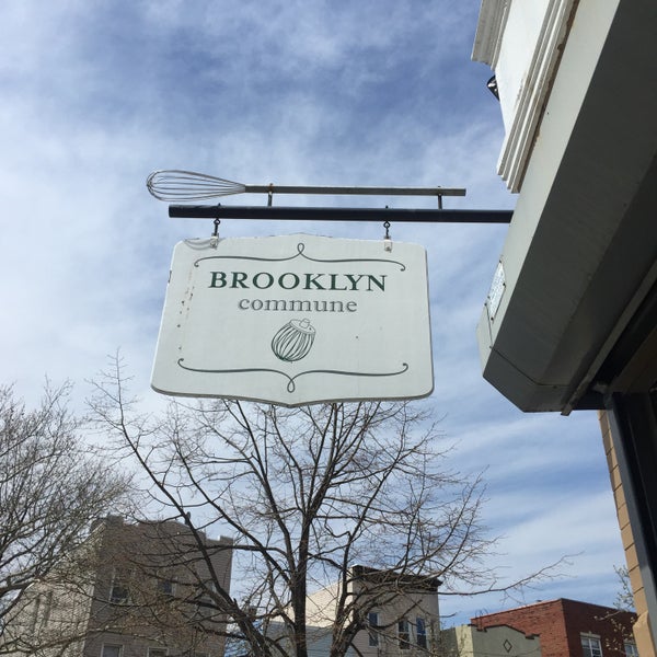 รูปภาพถ่ายที่ Brooklyn Commune โดย Jessica G. เมื่อ 4/18/2015