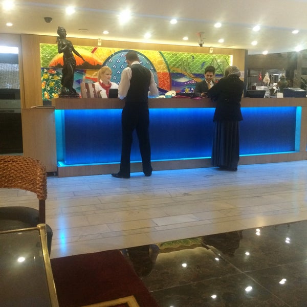 Foto diambil di Güneş Hotel oleh Gökhan😎 M. pada 12/7/2015