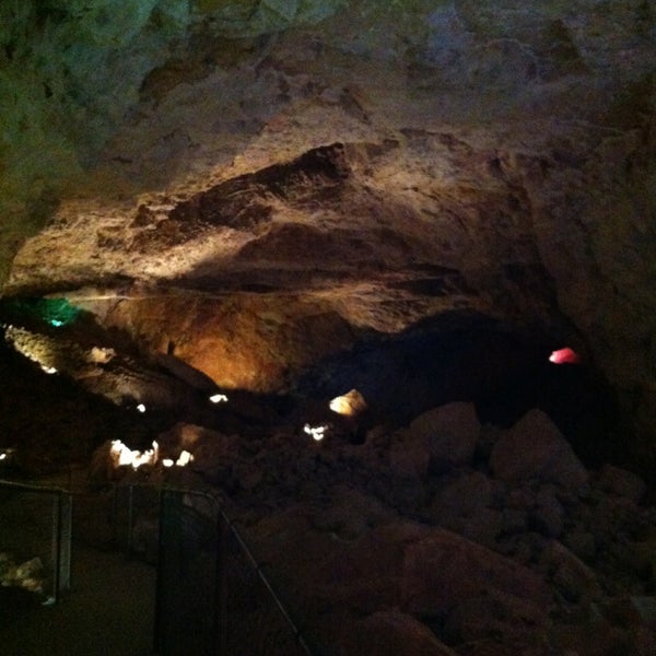 Foto diambil di Grand Canyon Caverns &amp; Inn oleh Kim D. pada 3/24/2013