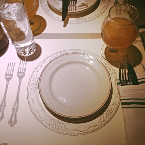 7/9/2014에 dawn.in.newyork님이 Brasserie Magritte에서 찍은 사진