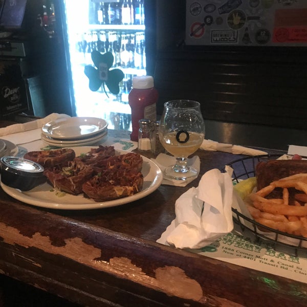 Foto tomada en Brennan&#39;s Bowery Bar &amp; Restaurant  por Craig K. el 12/28/2019