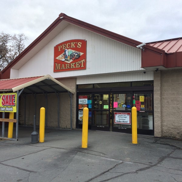 Peck's Market Grocery Store