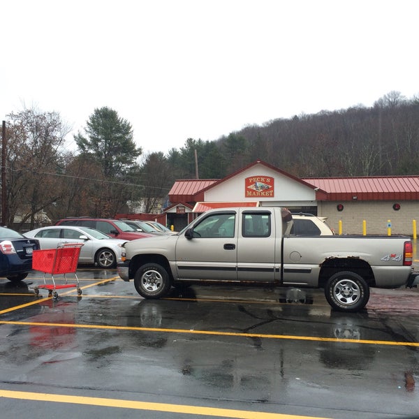 Peck's Market Grocery Store