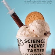 7/8/2017 tarihinde Brain Freeze Nitrogen Ice Cream &amp; Yogurt Labziyaretçi tarafından Brain Freeze Nitrogen Ice Cream &amp; Yogurt Lab'de çekilen fotoğraf