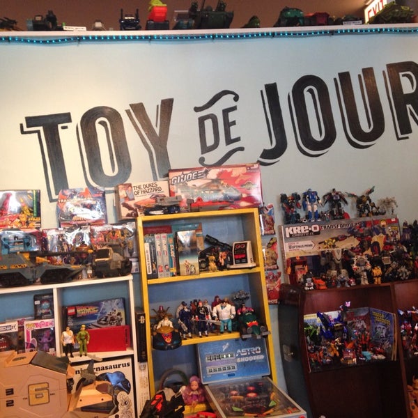 รูปภาพถ่ายที่ Toy de Jour โดย Krystle S. เมื่อ 5/21/2014