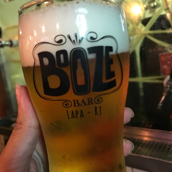 Снимок сделан в Booze Bar пользователем Ana F. 5/16/2018