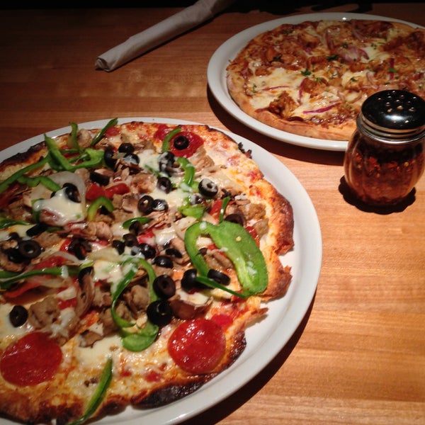 Снимок сделан в California Pizza Kitchen пользователем kaoru y. 4/16/2013