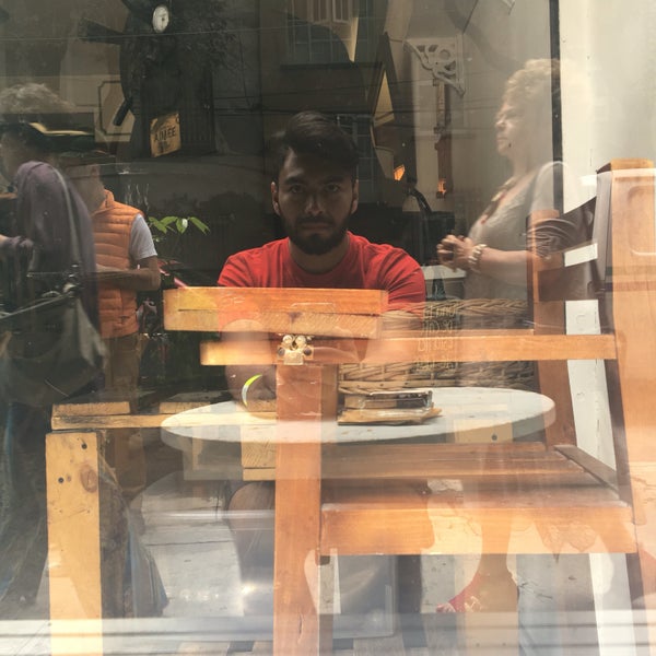 Photo taken at Aimée Sidewalk Cafe &amp; Tartinery by Oscar R. on 8/7/2016