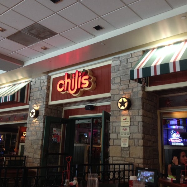 Photo taken at Chili&#39;s Grill &amp; Bar by Burcu A. on 5/29/2014