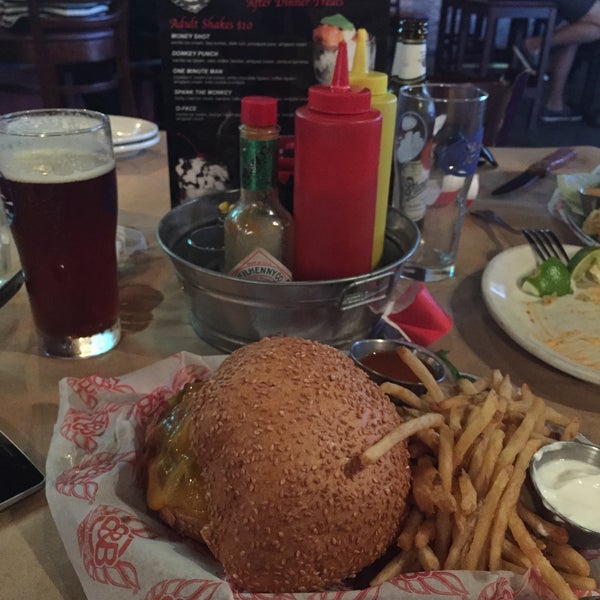 9/20/2015 tarihinde İbrahim D.ziyaretçi tarafından Burger &amp; Beer Joint'de çekilen fotoğraf
