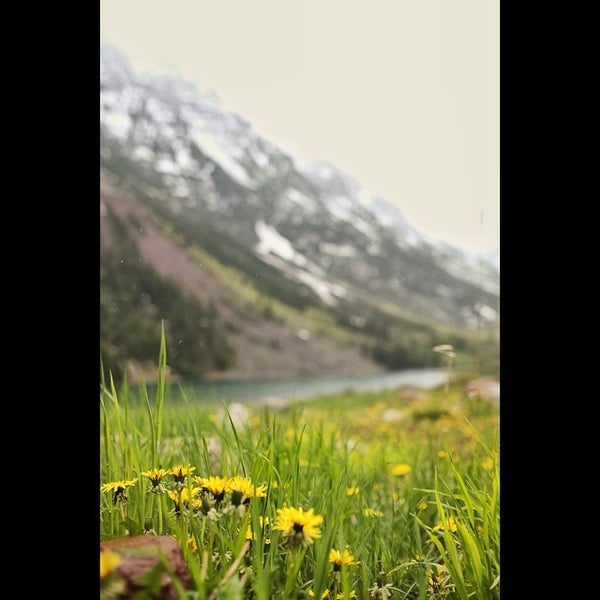 Photo taken at Maroon Bells Guide &amp; Outfitters by R L. on 6/6/2015