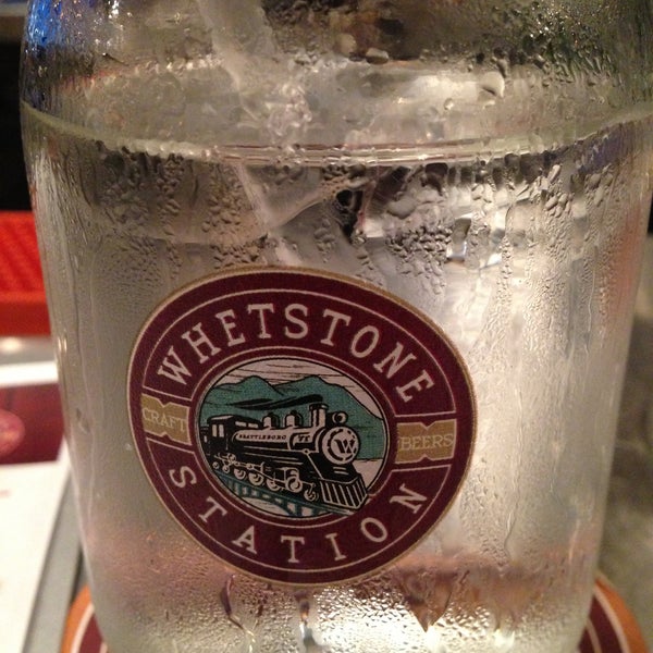 รูปภาพถ่ายที่ Whetstone Station Restaurant and Brewery โดย Ashley B. เมื่อ 5/8/2013