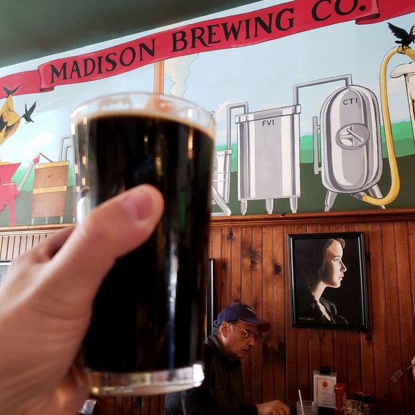 รูปภาพถ่ายที่ Madison Brewing Company Pub &amp; Restaurant โดย Scott Y. เมื่อ 10/19/2019