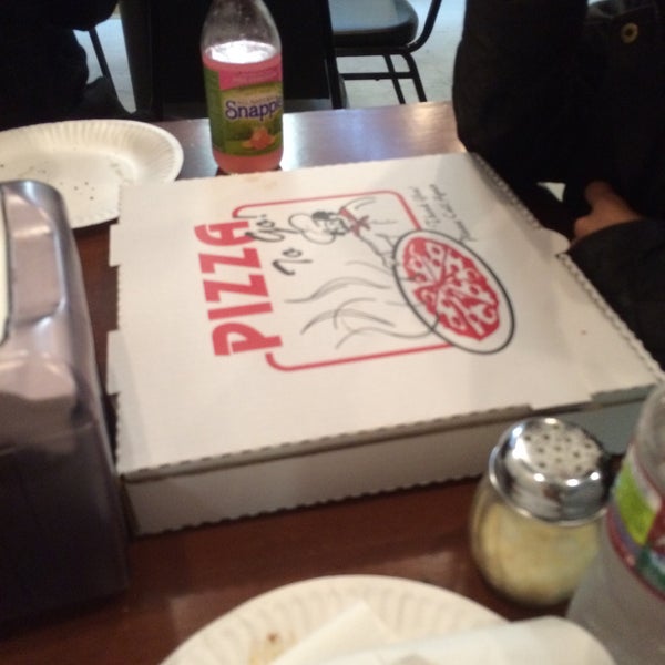 5/10/2015에 Mayo M.님이 Joe&#39;s Pizza Downtown LA에서 찍은 사진