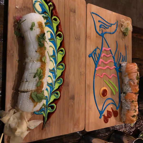 รูปภาพถ่ายที่ Yuzu Sushi and Robata Grill โดย John เมื่อ 12/15/2018