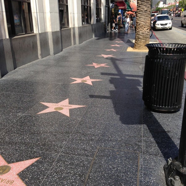 Foto tirada no(a) Hollywood Walk of Fame por François D. em 5/23/2013