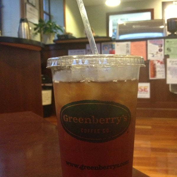 Снимок сделан в Greenberry&#39;s Coffee Co. пользователем Linda H. 1/15/2013