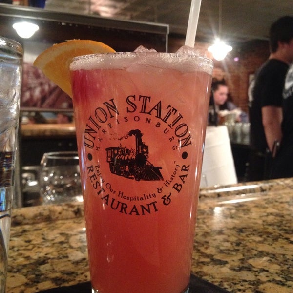 Снимок сделан в Union Station Restaurant &amp; Bar пользователем Linda H. 1/9/2014