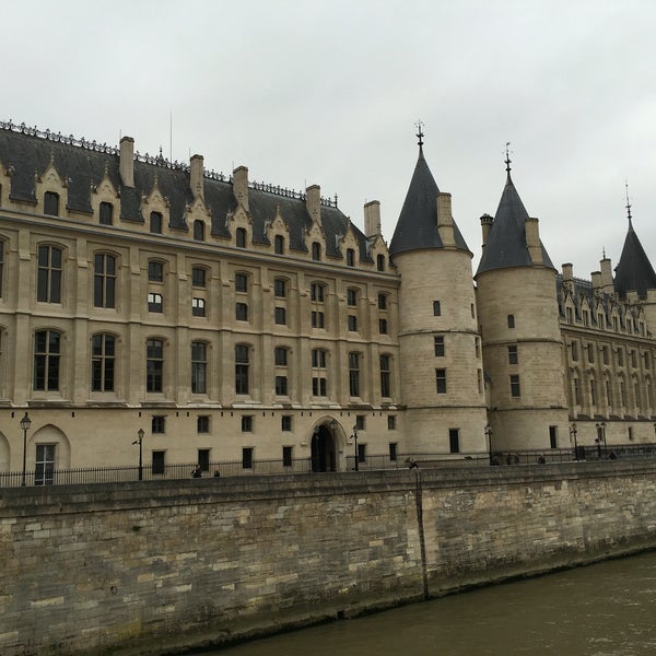 Quai de l'Horloge Road in Paris Quai de l'Horloge Road in Paris