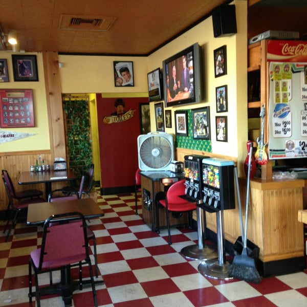 Photo taken at Rudy&#39;s Gourmet Pizza by Eric G. on 7/31/2013