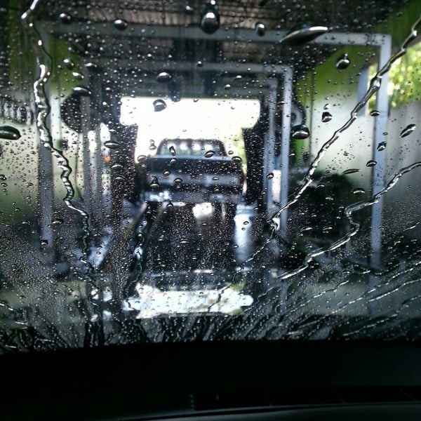 Photo prise au Breezy&#39;s Car Wash par Corey R. le5/18/2013