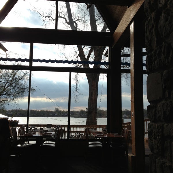 Photo taken at Captains Quarters Riverside Grille by Adam P. on 4/12/2013