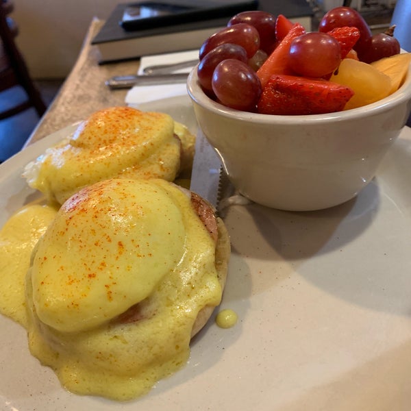 Crackers & Co. Café Café