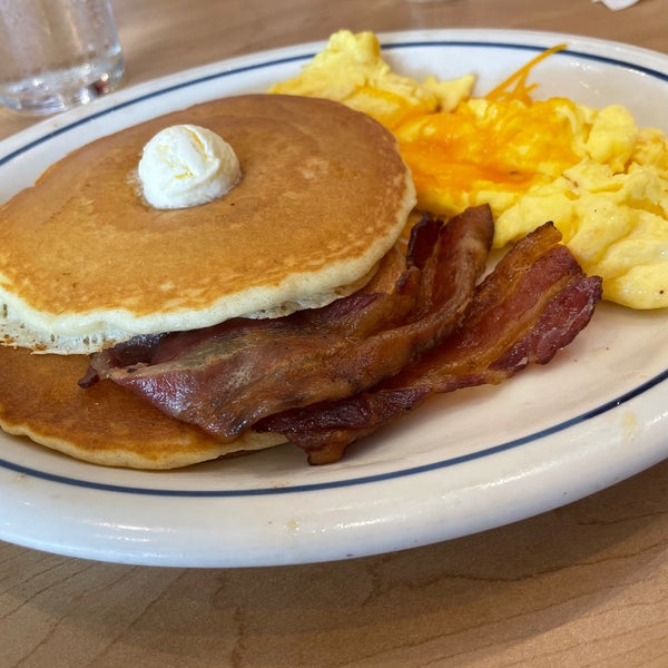 We went to the IHOP for Breakfast \ Orlando \ Florida 