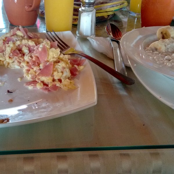 Desayunos riquisimos en especial Avena 👌 recomendadisima. Buen lugar familiar.