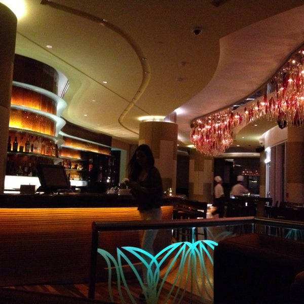 รูปภาพถ่ายที่ Noche Chill-Out Lounge โดย Miguel R. เมื่อ 9/13/2013
