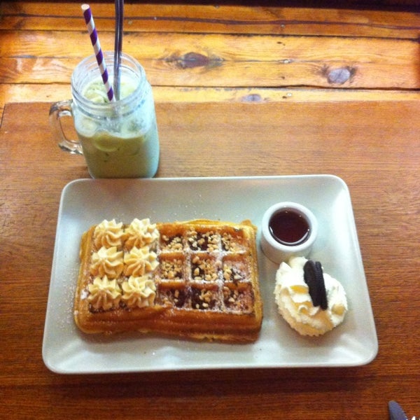 Green tea matcha latte is lovely. Their waffles are the best in Perth