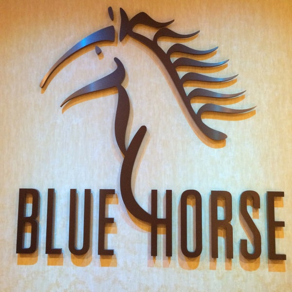 4/30/2016에 Melanie R.님이 Blue Horse Restaurant &amp; Bar에서 찍은 사진