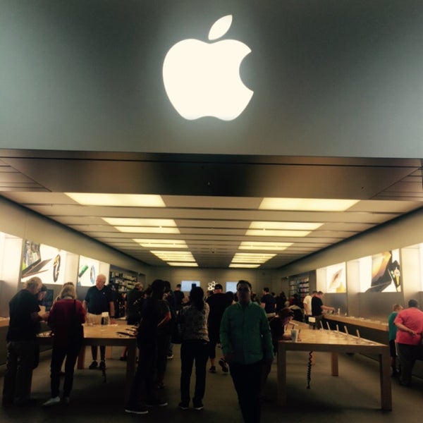 Apple Oxmoor Electronics Store in Louisville