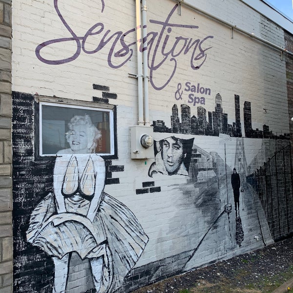รูปภาพถ่ายที่ Sensations Salon &amp; Spa โดย Melanie R. เมื่อ 11/25/2019