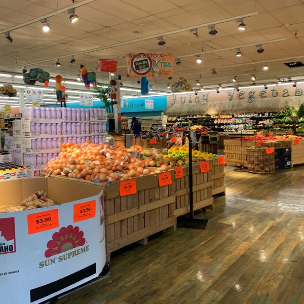 ValuMarket Iroquois 5301 Mitscher Ave