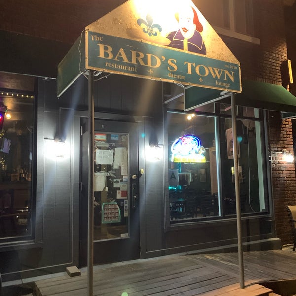Foto tirada no(a) The Bard&#39;s Town por Melanie R. em 6/26/2022