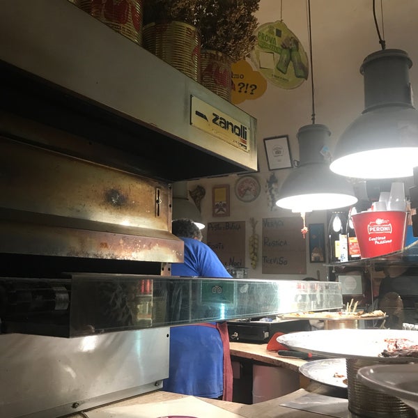 You read the reviews. Honestly best pizza ever in Puglia. Plus friendly service. Prices are honest: between 3.5 to 5€ per slice (they’re big). A must try in Lecce!