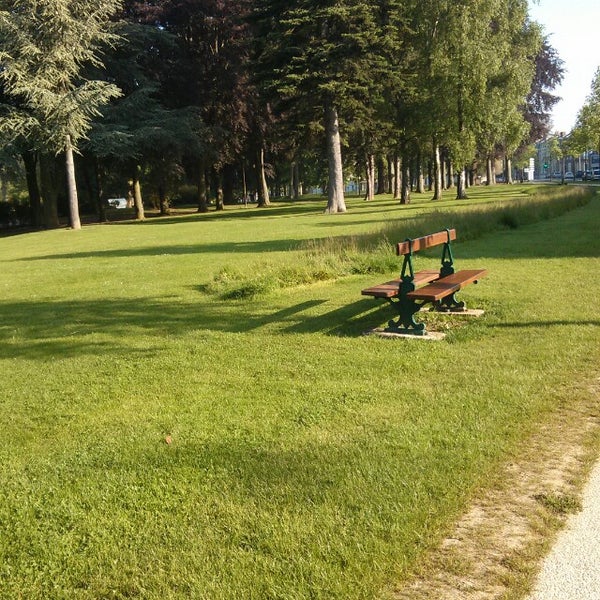 Пикник в парке Parc des eaux Vives