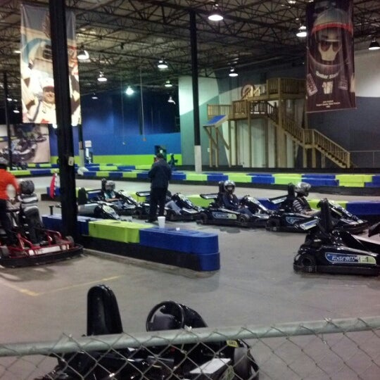 Photo prise au Andretti Indoor Karting &amp; Games Roswell par Charles R. le12/16/2012