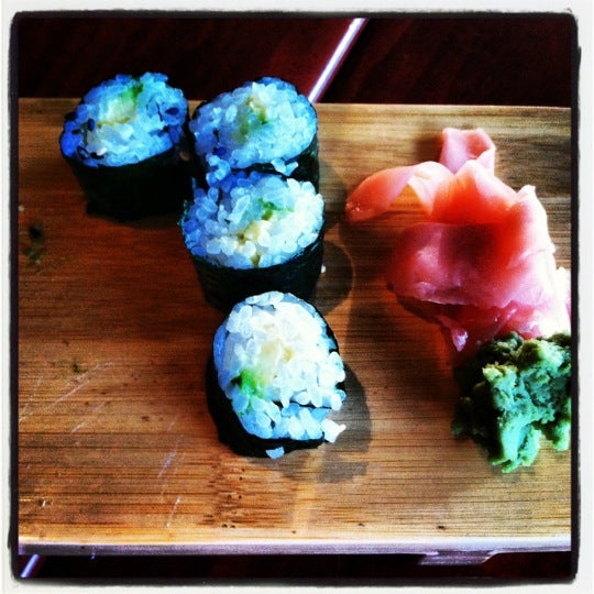 Foto tomada en Nama Sushi Bar  por Emily L. el 11/24/2012