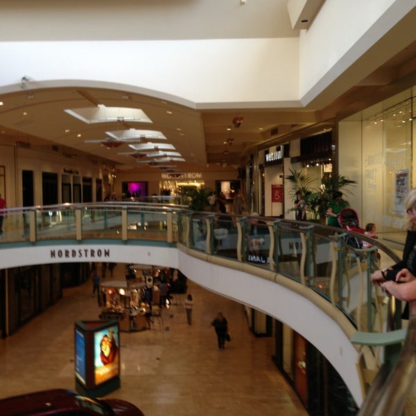 The Shops at Mission Viejo 555 The Shops at Mission Viejo