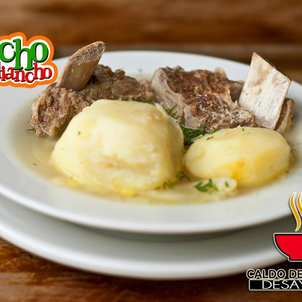 Caldo de costilla es un plato típico colombiano, se come principalmente durante el desayuno, acompañado con arepa. Se toma también para recuperarse de la resaca con el nombre de "levantamuertos"