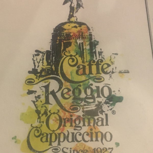 Foto diambil di Caffe Reggio oleh Wendy W. pada 11/1/2020