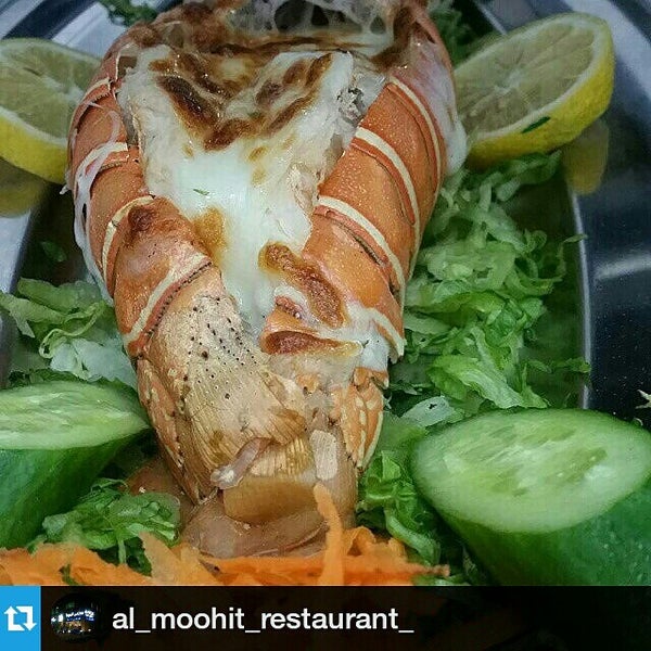 รูปภาพถ่ายที่ Al Moohit Restaurant โดย haitham a. เมื่อ 4/14/2015