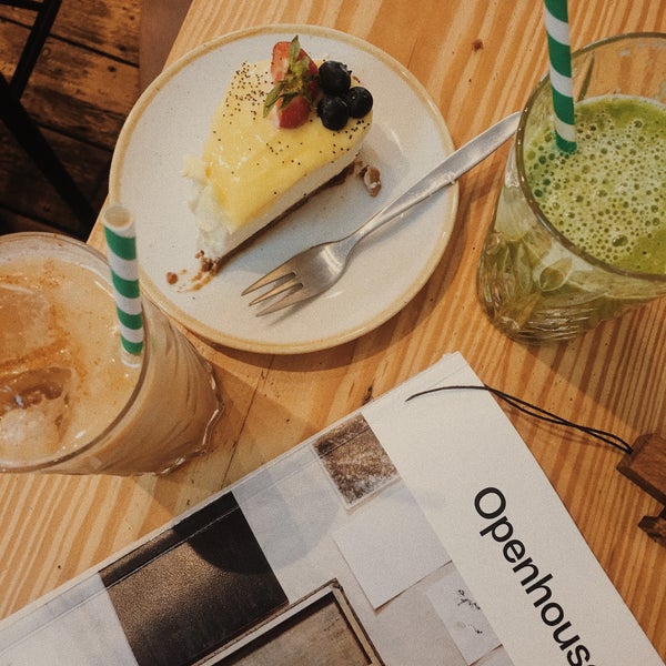 Beautiful magazines, luscious cheesecake, and fragrant chai with lots of cardamom...Hinterland is coffeehouse perfection. Linger over an iced beverage & snack after visiting the nearby Horta Museum.